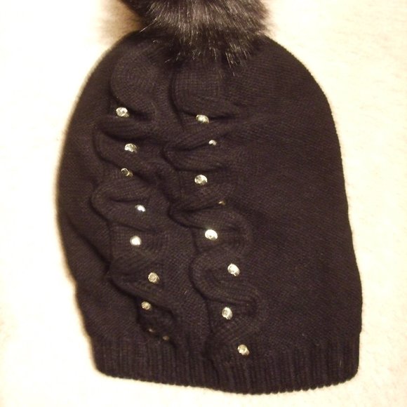 BLACK KNIT TOQUE WITH BLACK FUR POMPOM AND RHINESTONES - Picture 5 of 5